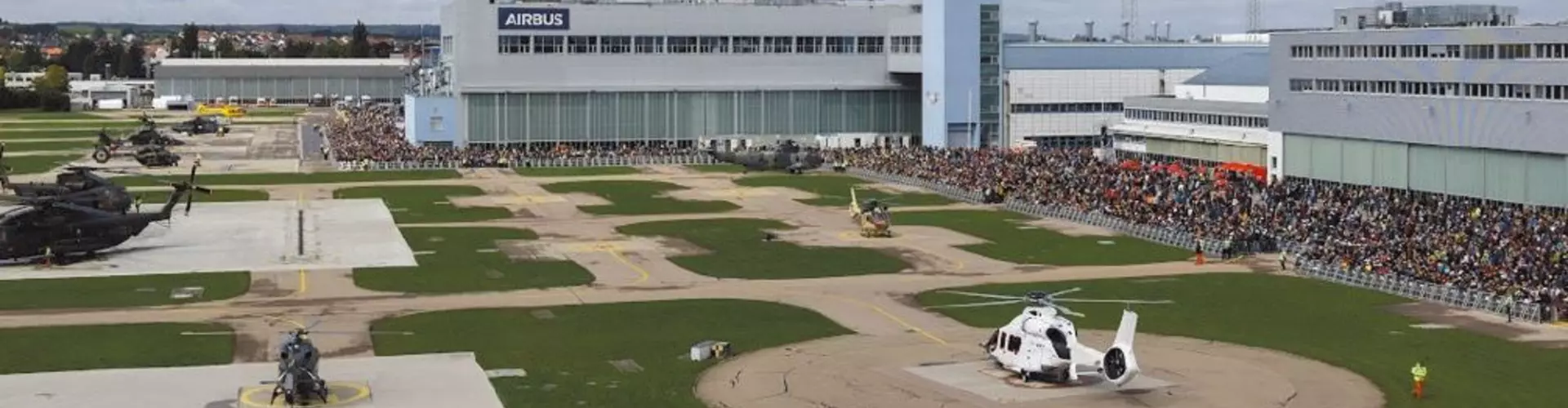 Airbus Gebäude und Wiese