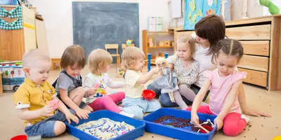 Die Stadt Aichach betreibt zehn Kindertageseinrichtungen. / Foto: © Andrey Kuzmin / Fotolia.com