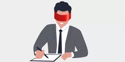 Eine Person unterschreibt einen Arbeitsvertrag mit verbundenen Augen.