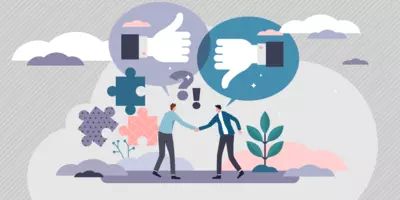 Zwei Personen geben sich die Hand. Über ihnen befinden sich Sprechblasen: eine mit einem Daumen-hoch-Symbol und eine mit einem Daumen-runter-Symbol. Um sie herum sind Puzzleteile, ein Fragezeichen und ein Ausrufezeichen zu sehen, was auf eine Diskussion hinweist, die sowohl Zustimmung als auch Ablehnung beinhaltet.