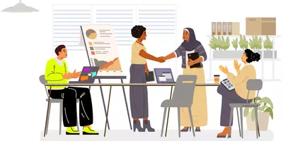 Man sieht vier Personen in einem Büro an einem langen Tisch. Links sitzt ein junger Mann an einem Laptop. In der Mitte stehen zwei Frauen, die sich die Hand geben, eine trägt ein Kopftuch. Rechts sitzt ebenfalls eine Frau und beteiligt sich am Gespräch.