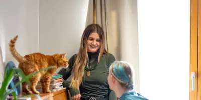 Woman und kids laughing