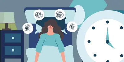 Graphik zeigt eine Person im Bett, umgeben von einem Nachttisch und einem übergroßen Wecker. Die Person wirkt unglücklich und ihr Kopf ist umgeben von Gedankenblasen, die eine schlaflose Nacht darstellen.