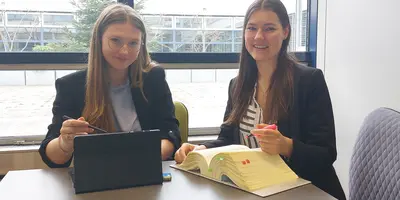 Franziska Bichlmeier & Lena-Marie Asam vom Landratsamt Aichach-Friedberg
